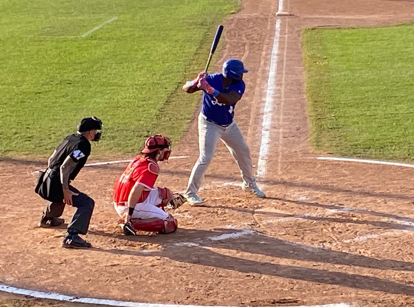 Fiery ex-major leaguer tossed in game against Hamilton Cardinals